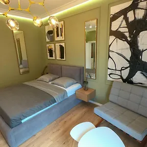 https://rozas-studio-tirana-center.hotels-in-tirana.com